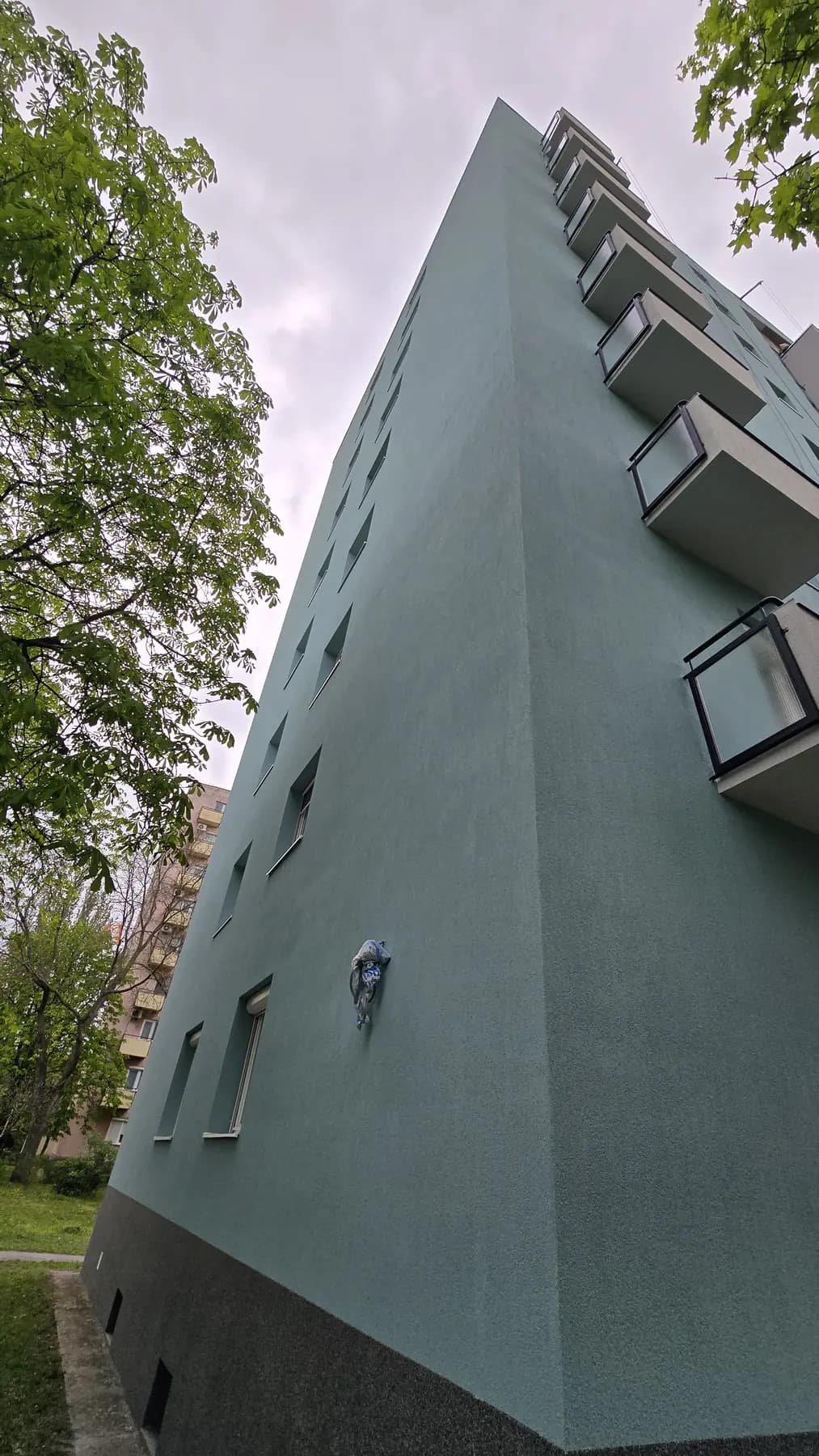 A felújított társasház homlokzata – Csengettyű utca 19., Budapest IX. kerület