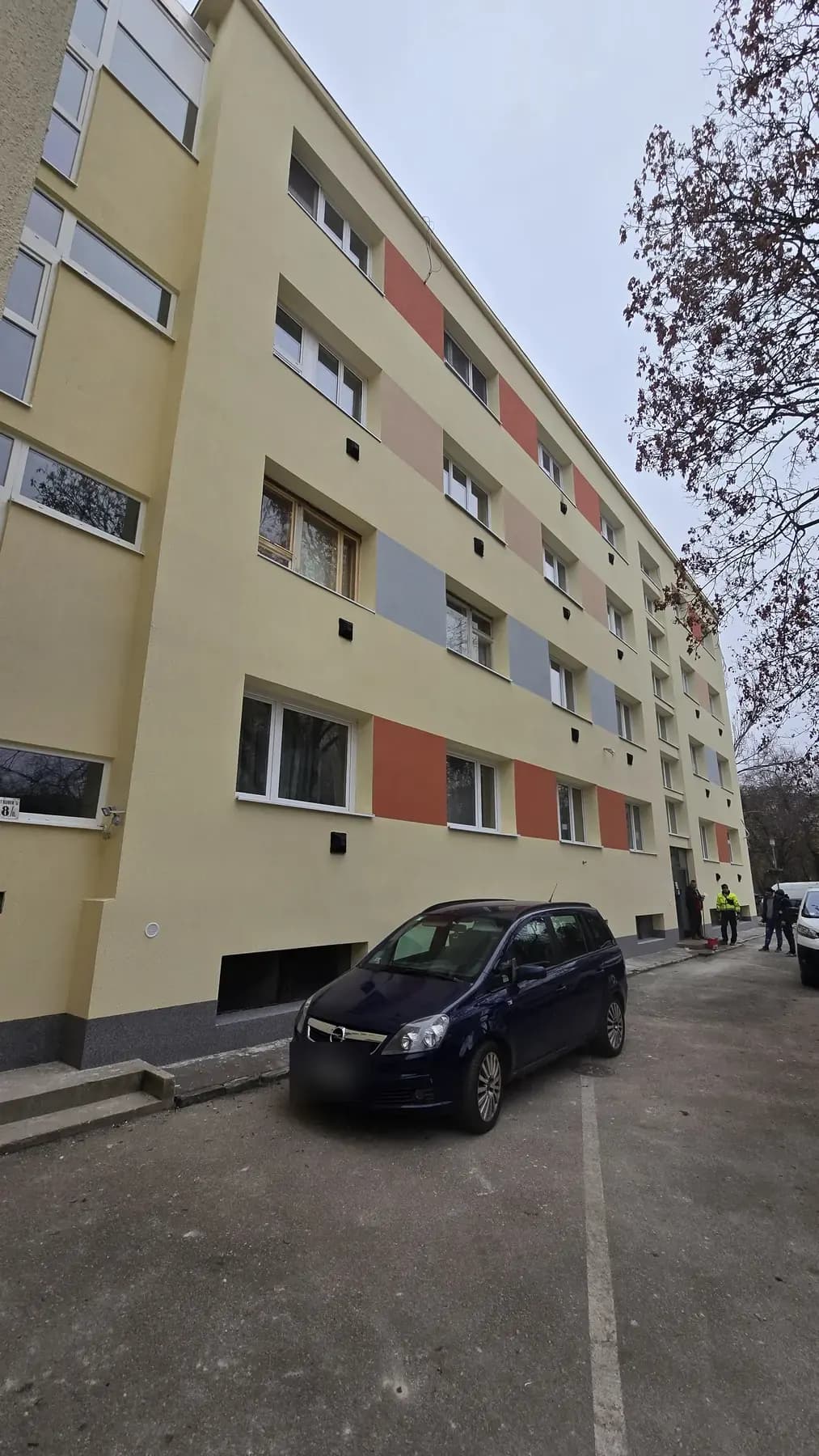 A felújított társasház homlokzata – Dési Huber utca 18., Budapest IX. kerület