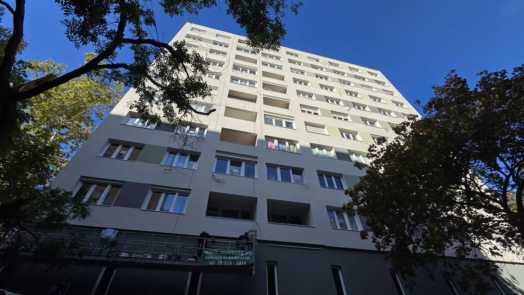 A felújított társasház homlokzata – Kórház utca 9., Budapest III. kerület