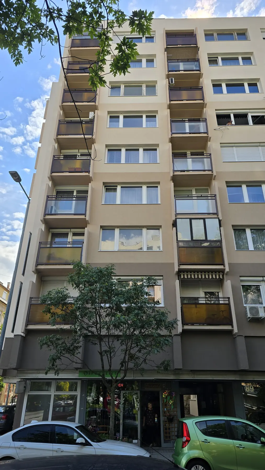 A felújított társasház homlokzata – Pannónia utca 85–89., Budapest XIII. kerület