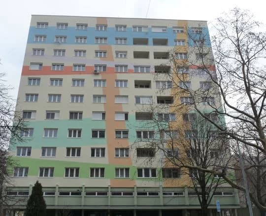 A felújított társasház homlokzata – Raktár utca 6., Budapest III. kerület