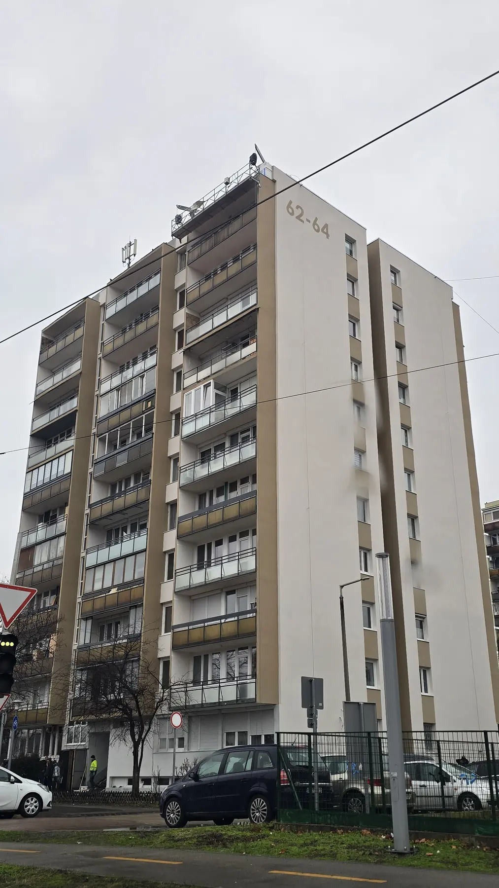 A felújított társasház homlokzata – Török Flóris utca 62–64., Budapest XX. kerület