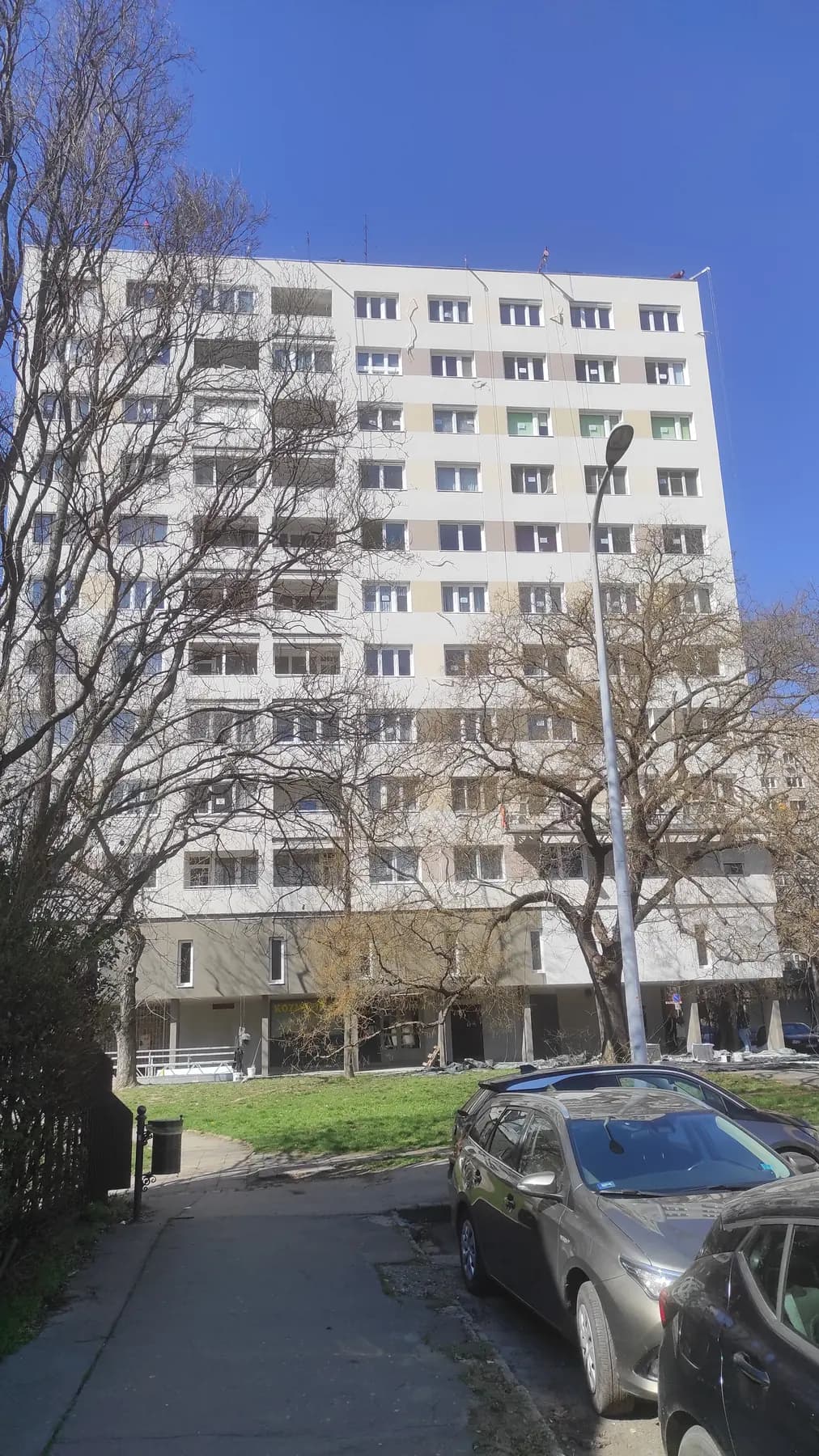 A felújított társasház homlokzata – Vöröskereszt utca 14., Budapest III. kerület